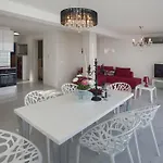 Anamaria تروغير
